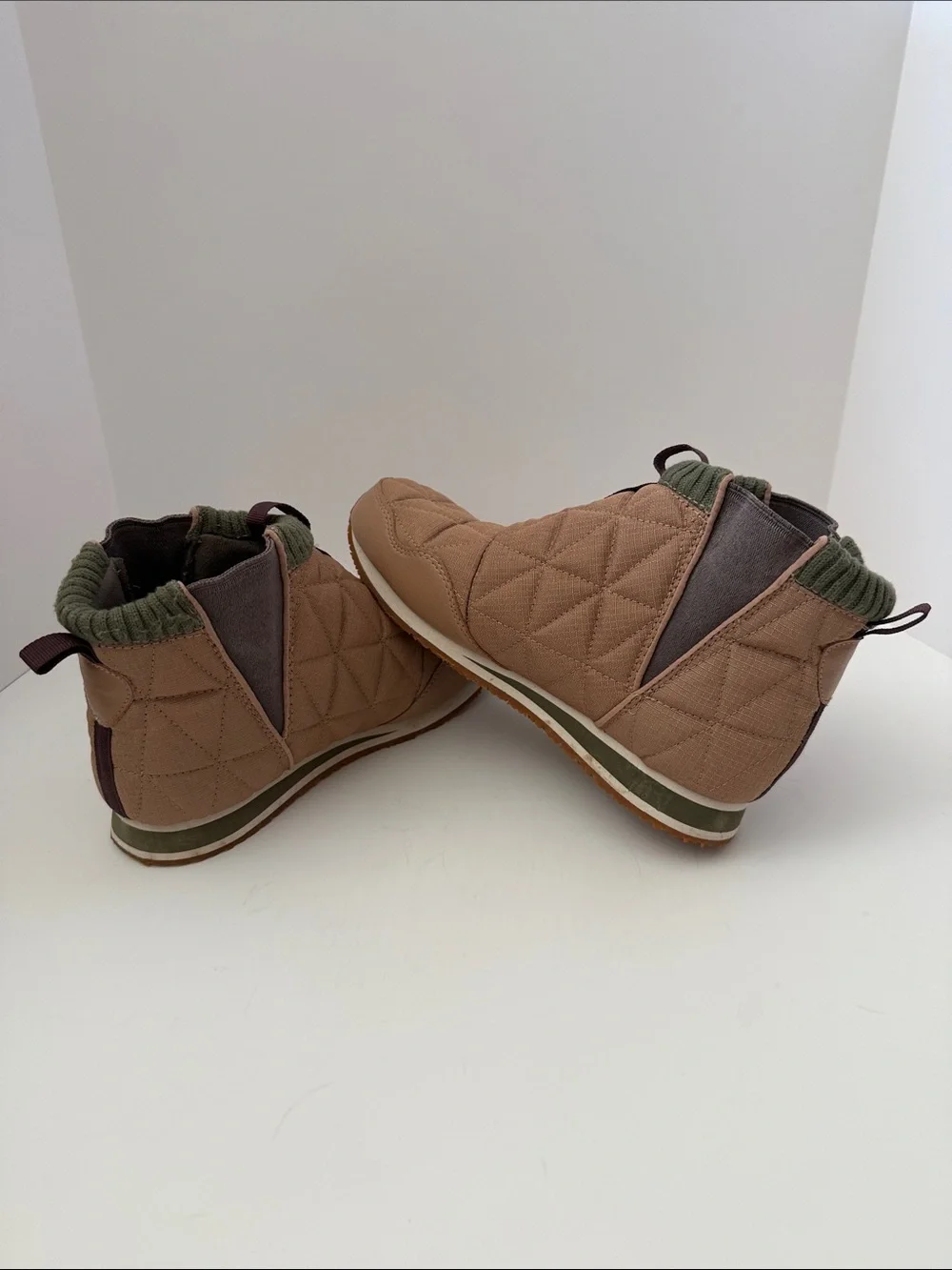 Teva Ember Commute WP Women’s 8 Waterproof Quilted Ankle Boots Tan